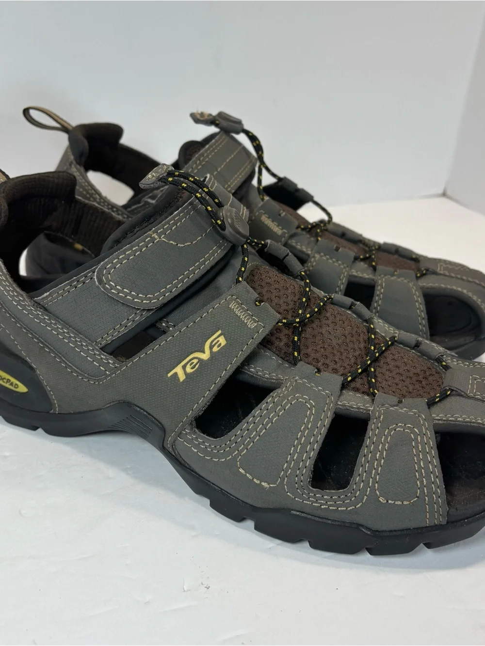 Teva Sandals Mens Sz 9 Brown Forebay Sport Hiking Closed Toe Outdoor 1001116 EUC